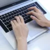 my-11110105-7r98o-ly23t4c1pwgrdd.webp Adjustable Aluminium Alloy Laptop Stand Foldable Notebook Holder with Free Storage Bag for Typing Cooling