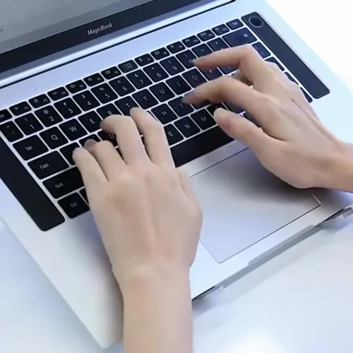 my-11110105-7r98o-ly23t4c1pwgrdd.webp Adjustable Aluminium Alloy Laptop Stand Foldable Notebook Holder with Free Storage Bag for Typing Cooling